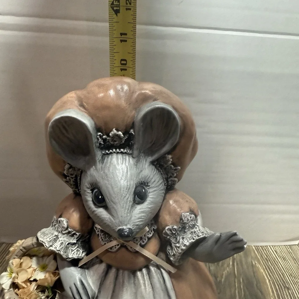 Vintage Ceramic Kitchen Mouse Figurine Country Farm Decor Fake Flowers